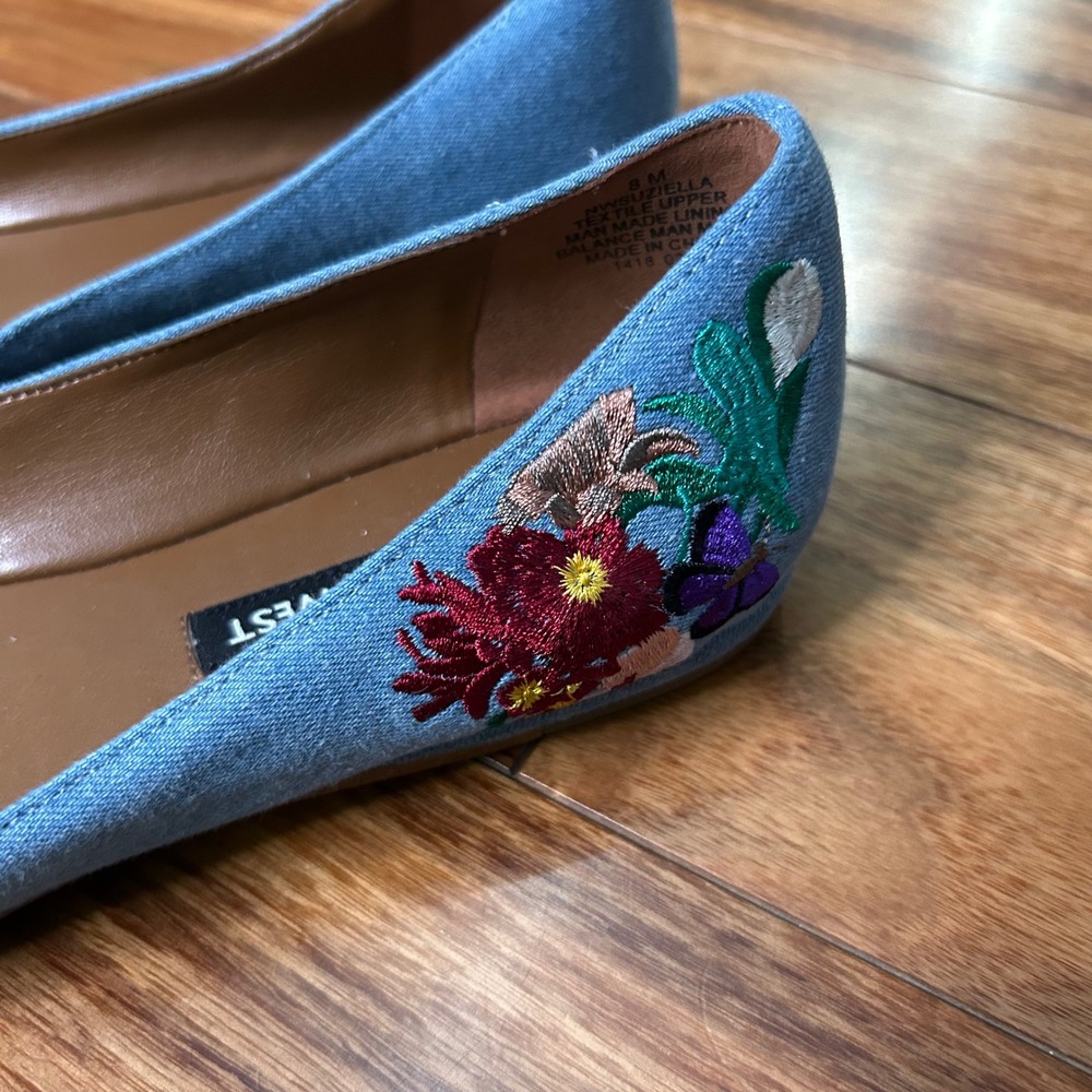 Nine West Suziella Blue Denim Embroidered Hummingbird‎ Floral Pointed Flats 8M - Picture 2 of 9